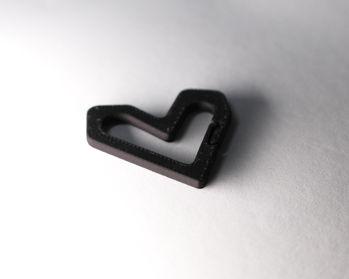 EIN UNBESTAND KARABINER