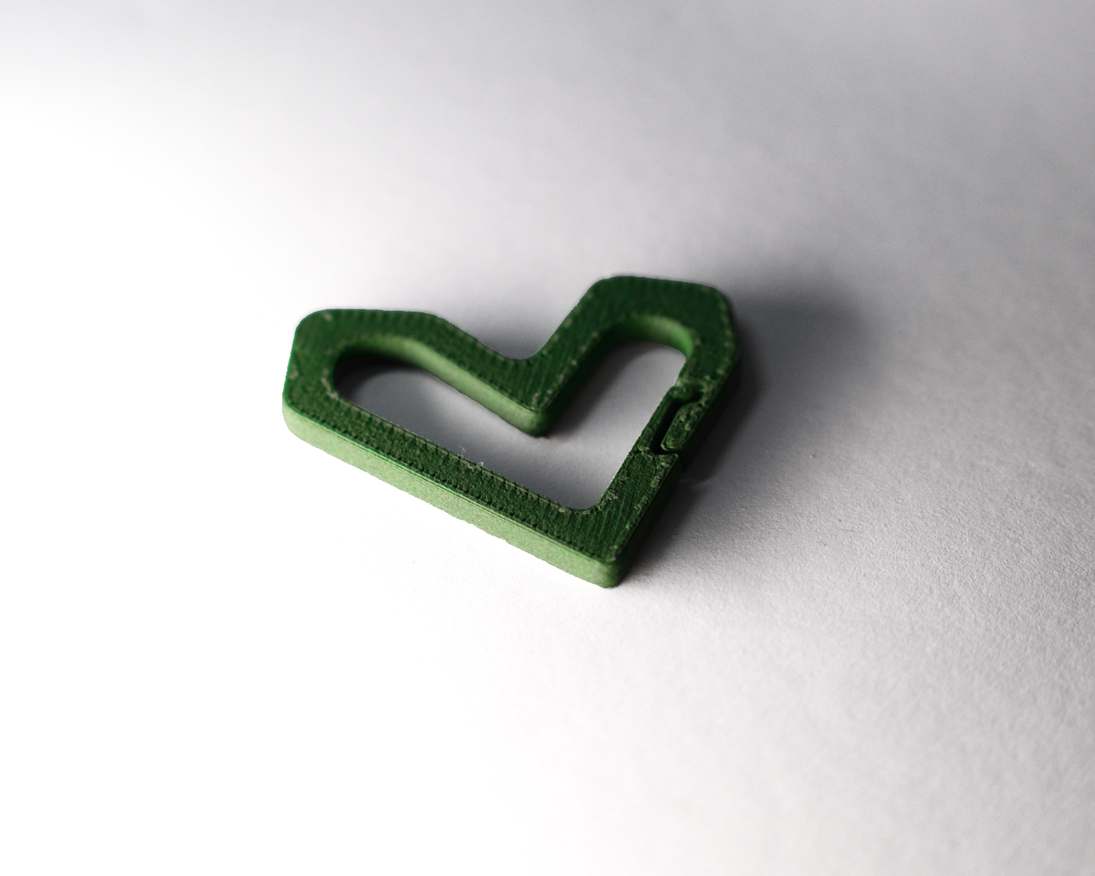 EIN UNBESTAND KARABINER